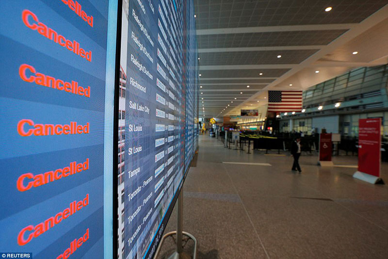 Ảnh: Bão bom gây lụt lịch sử, giao thông hỗn loạn và chết người hàng loạt ở Mỹ